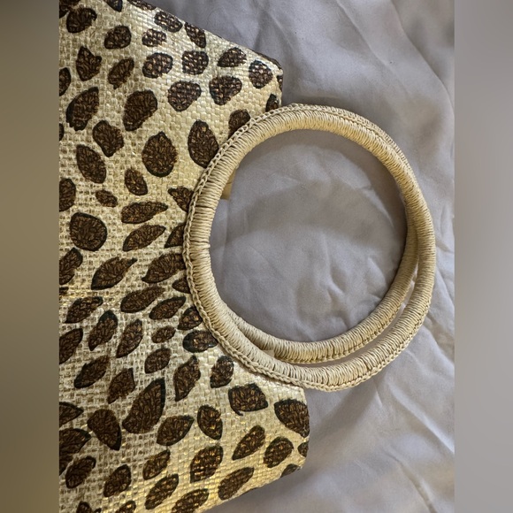 Avon Leopard Print Tote Bag, Body - 100% Paper, Lining - 100% Polyester NWOT - Picture 3 of 13